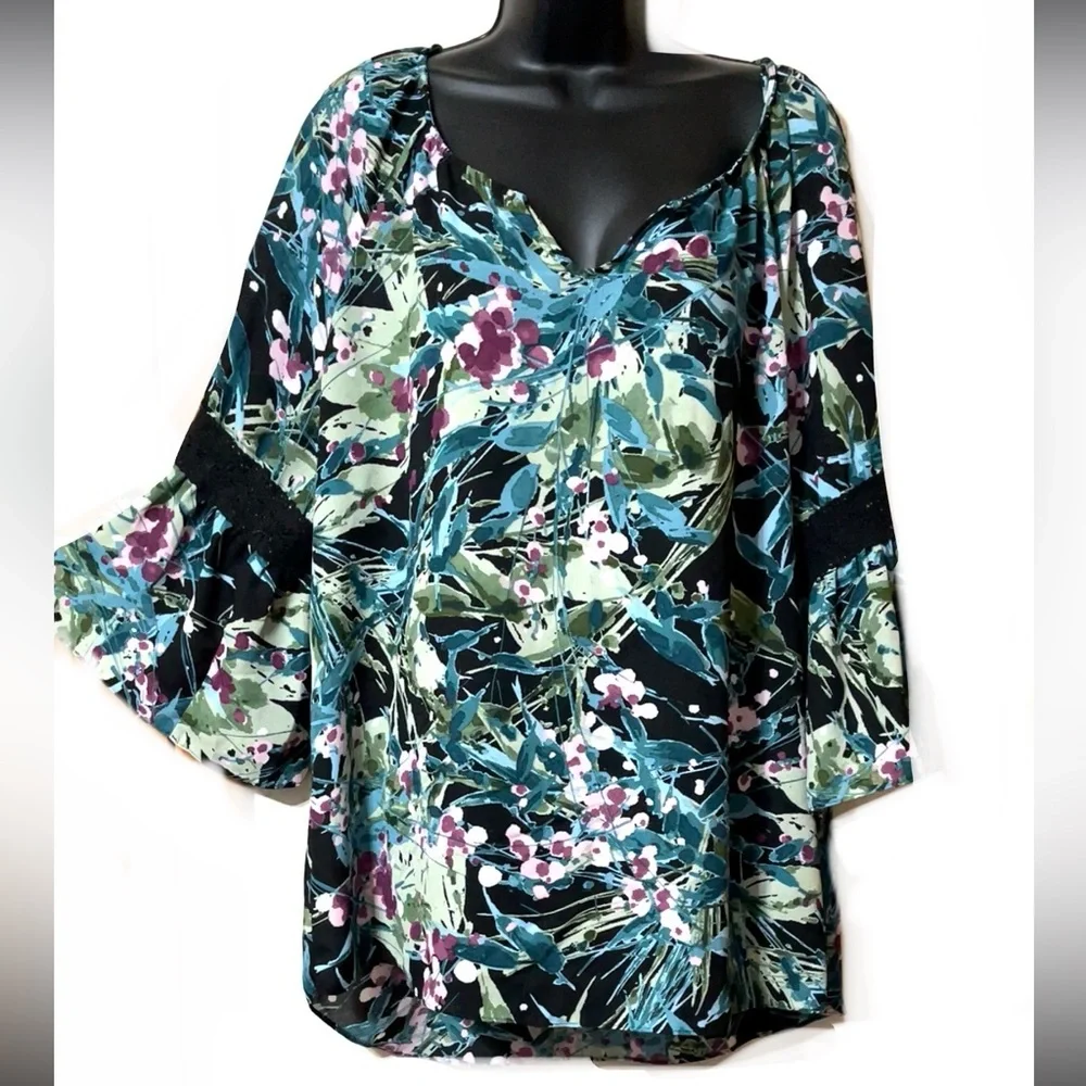 💥FREE W/BUNDLE PURCHASE💥🦋ZAC & RACHEL Pretty Top🦋 - Picture 6 of 7